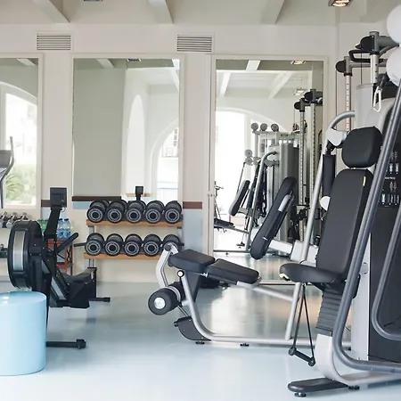 جيه كيه بليس كابري