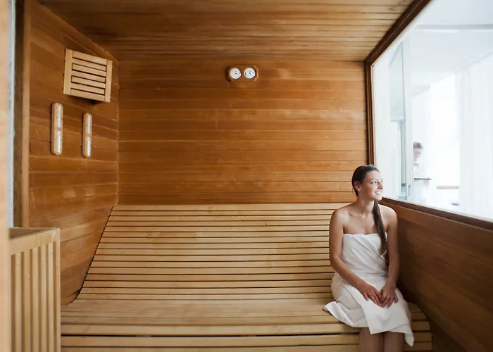 جيه كيه بليس فندق 5*