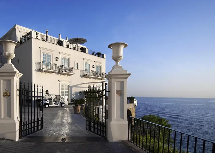 فندق جيه كيه بليس