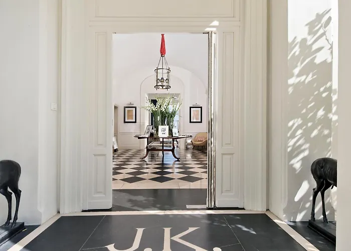 فندق جيه كيه بليس