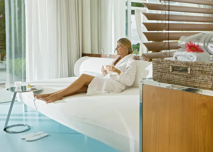 جيه كيه بليس فندق