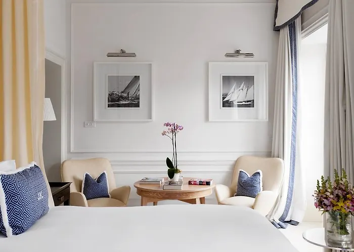 جيه كيه بليس فندق