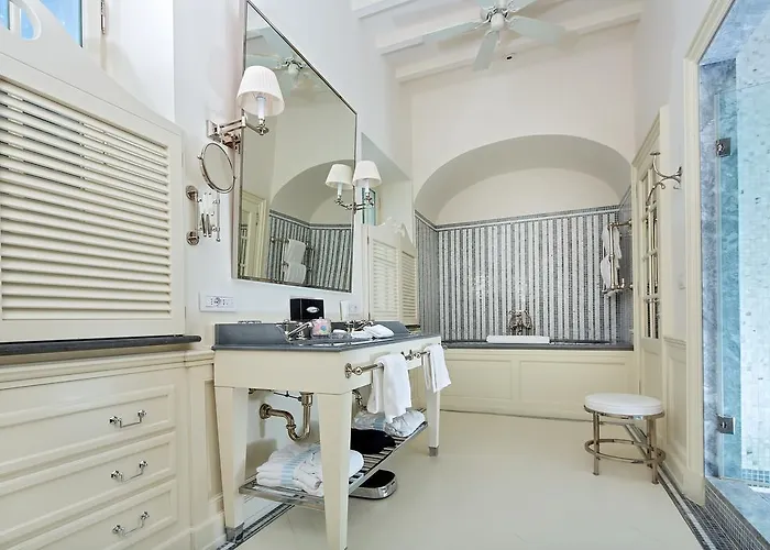 فندق جيه كيه بليس