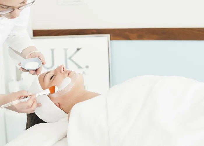 جيه كيه بليس فندق