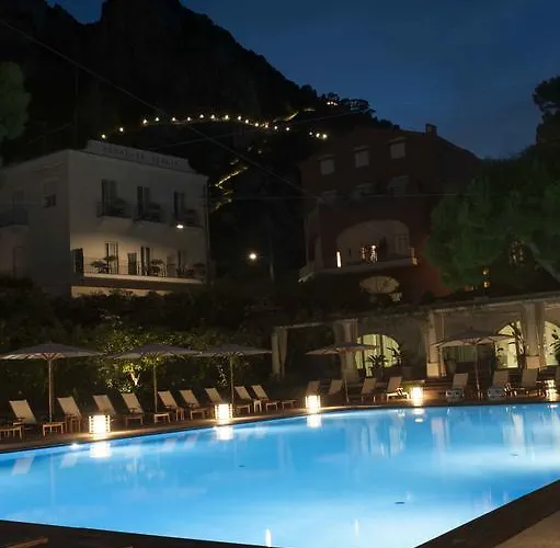 جيه كيه بليس فندق 5*