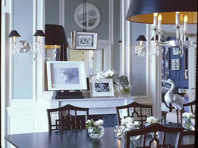 فندق جيه كيه بليس