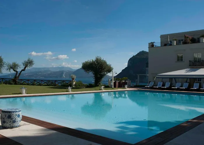 جيه كيه بليس فندق