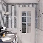 جيه كيه بليس 5*