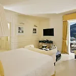 فندق جيه كيه بليس